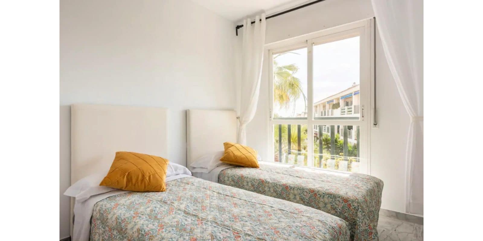 Apartamento de 2 habitaciones en Nueva Andalucia en venta - 375.000 € (Ref: 9456022)