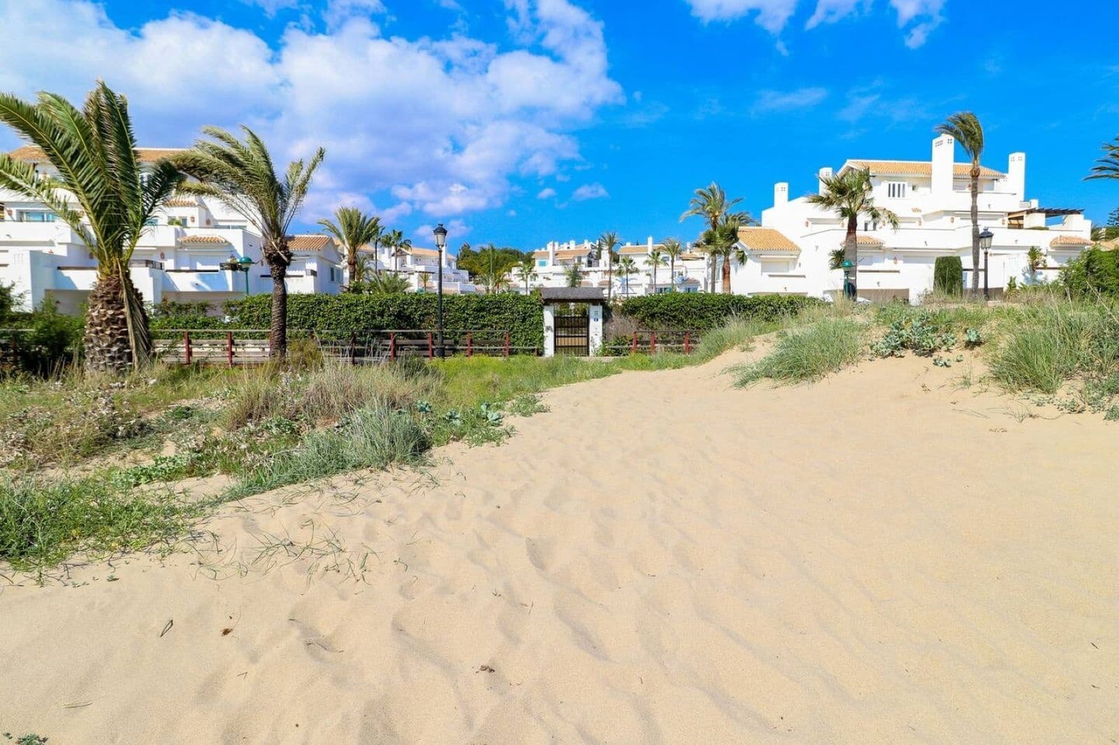 2 soverom Leilighet til salgs i Los Monteros - € 1 395 000 (Ref: 9456023)