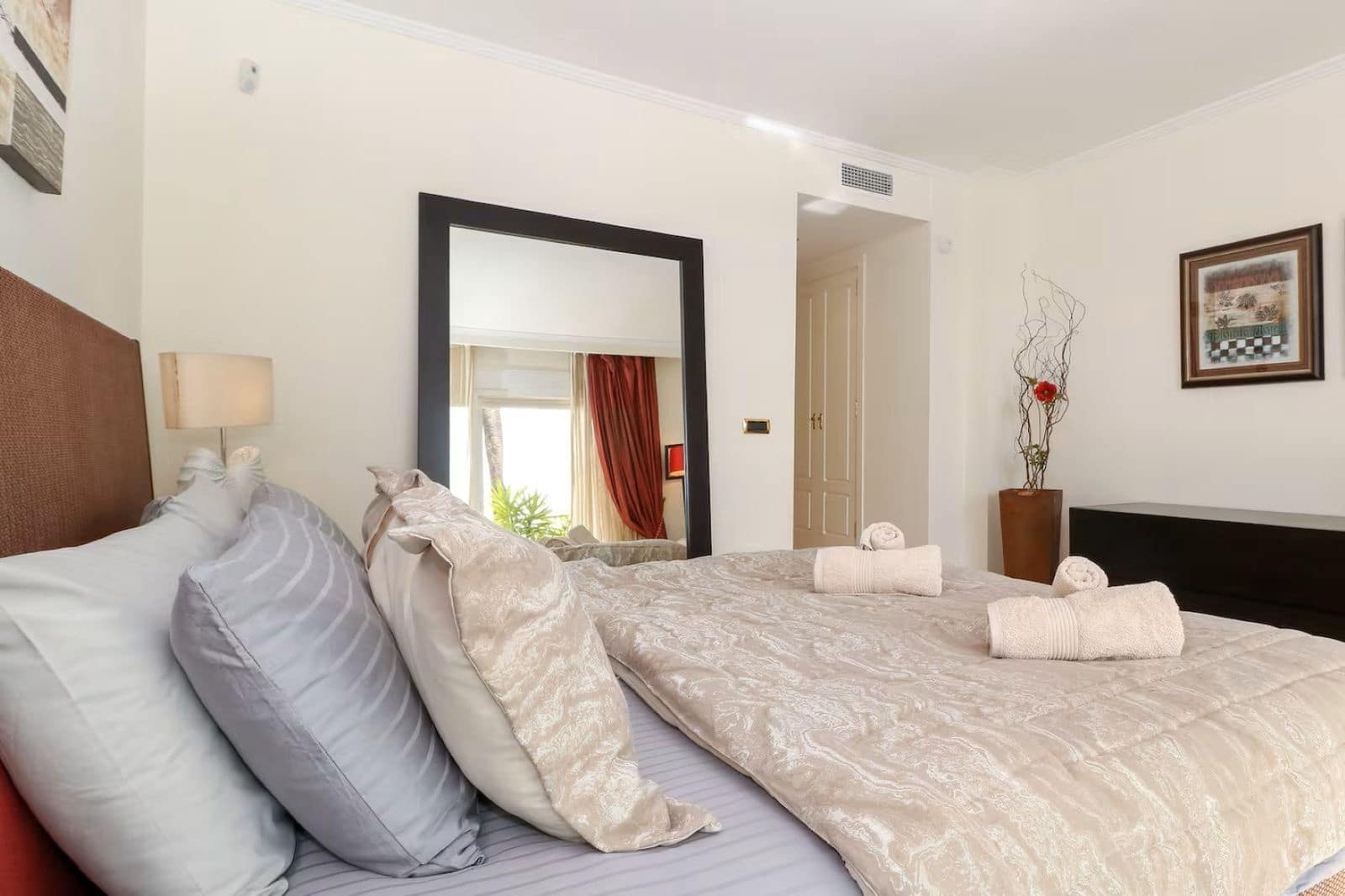 2 soverom Leilighet til salgs i Los Monteros - € 1 395 000 (Ref: 9456023)