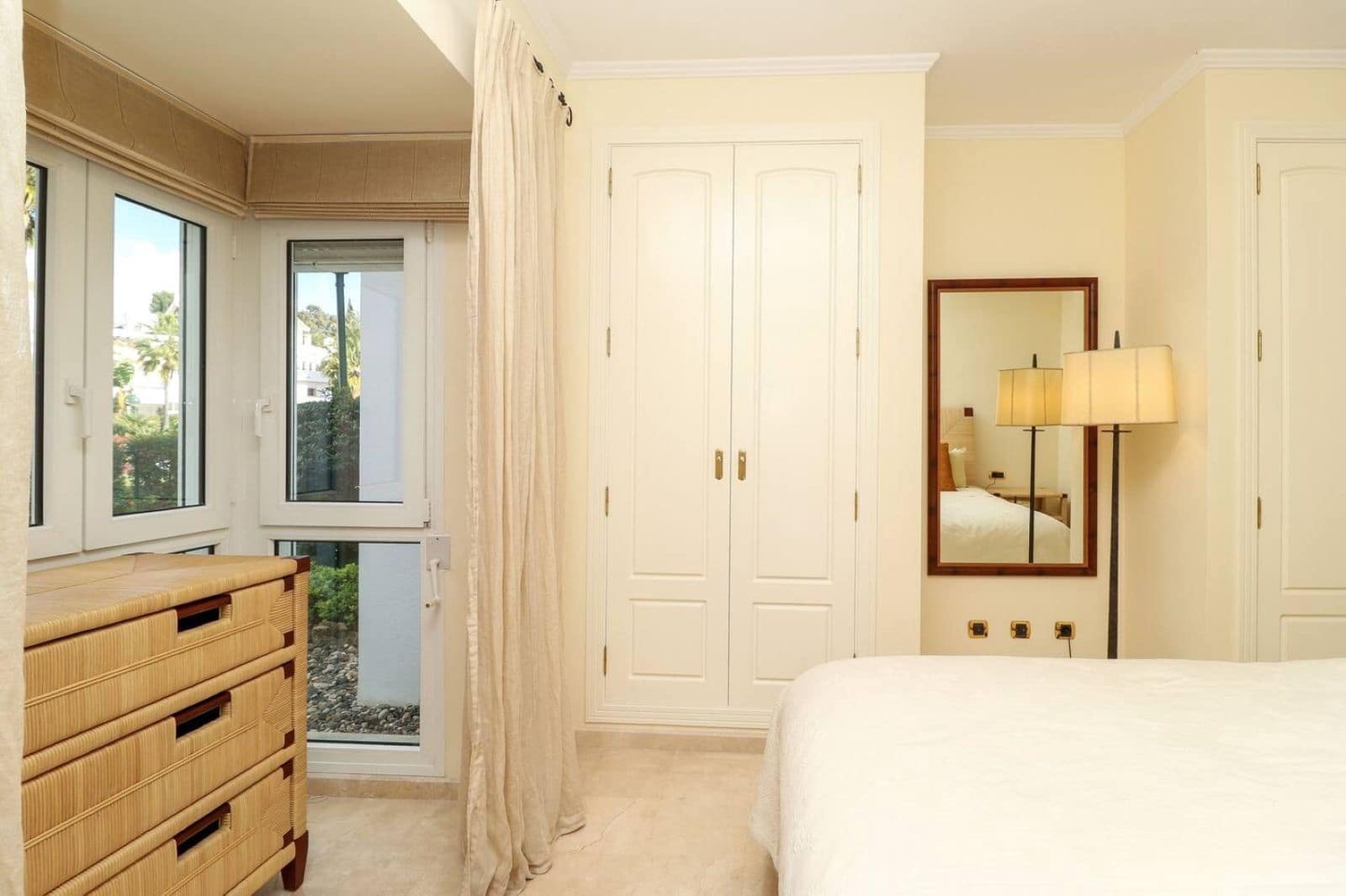 2 soverom Leilighet til salgs i Los Monteros - € 1 395 000 (Ref: 9456023)