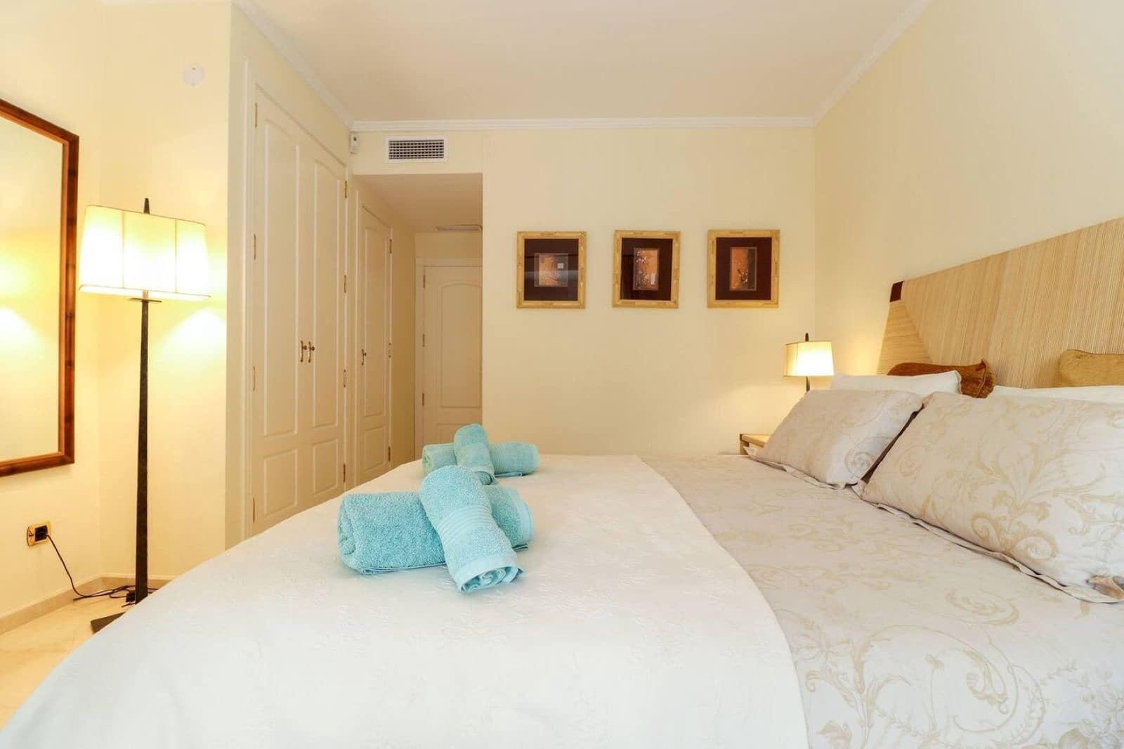 2 soverom Leilighet til salgs i Los Monteros - € 1 395 000 (Ref: 9456023)