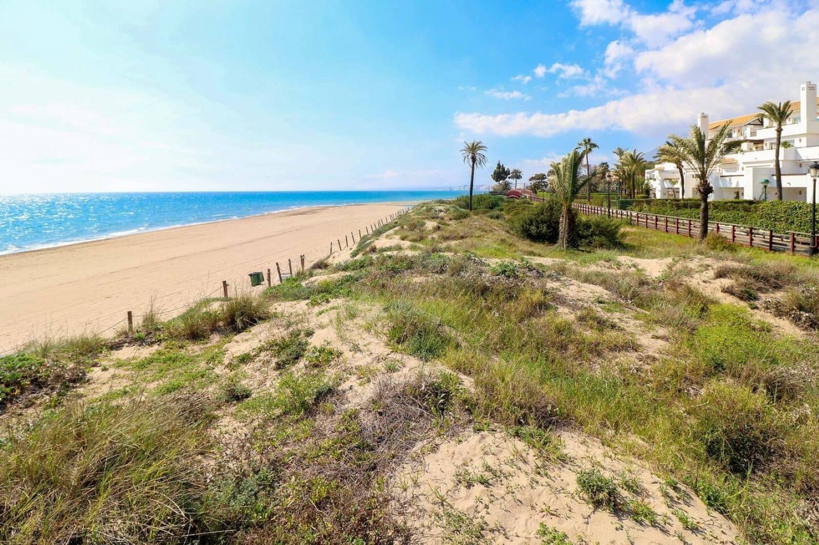 2 soverom Leilighet til salgs i Los Monteros - € 1 395 000 (Ref: 9456023)