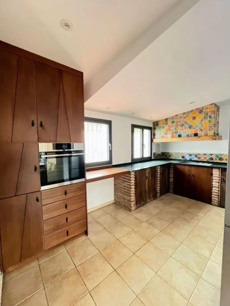 3 bedroom Villa for sale in Marbella - € 1,680,000 (Ref: 9456025)