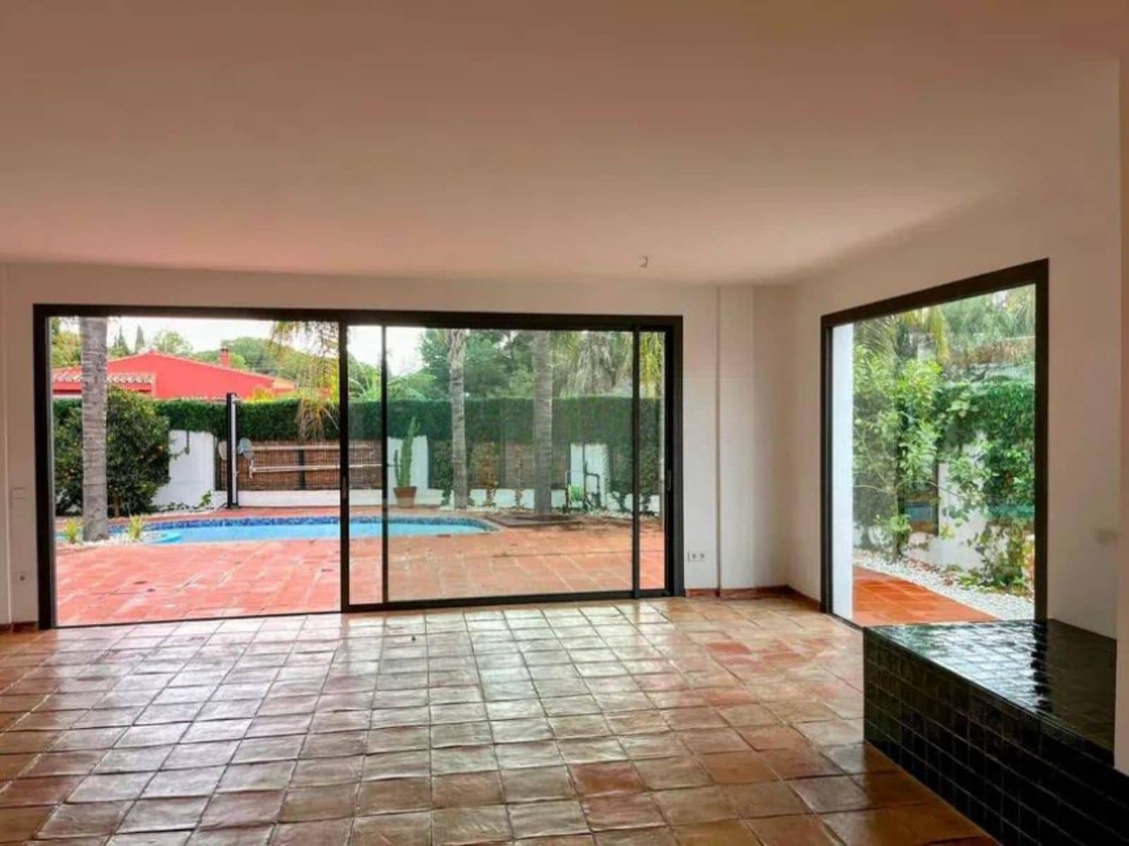 3 bedroom Villa for sale in Marbella - € 1,680,000 (Ref: 9456025)