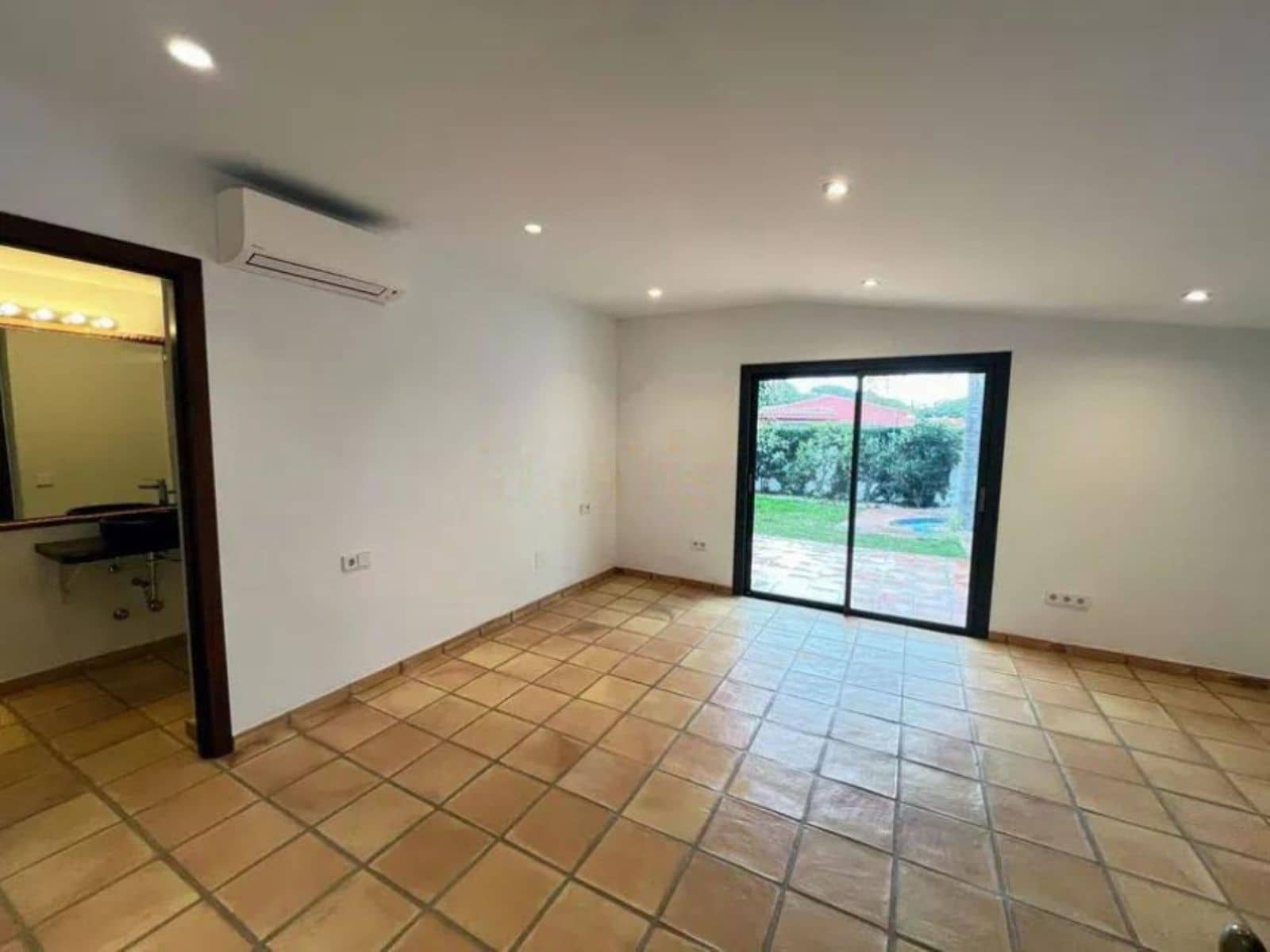 3 bedroom Villa for sale in Marbella - € 1,680,000 (Ref: 9456025)