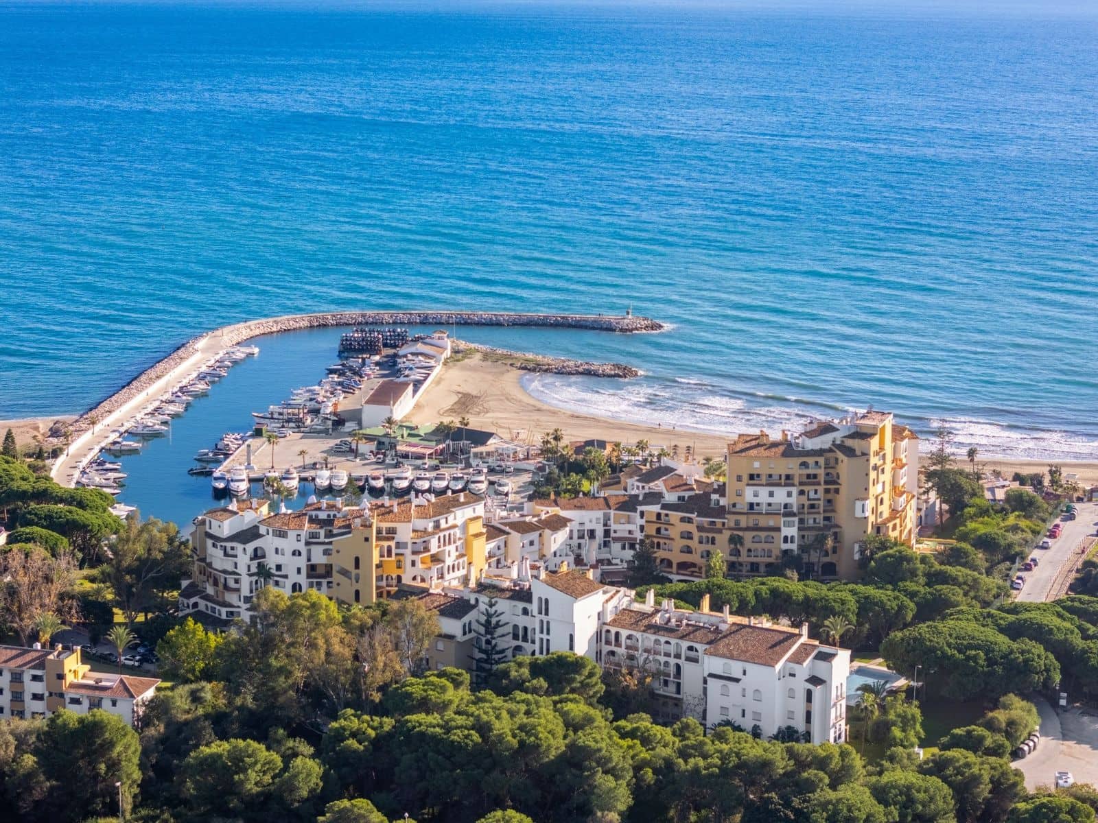 Casa de 3 habitaciones en Cabopino en venta - 545.000 € (Ref: 9456027)