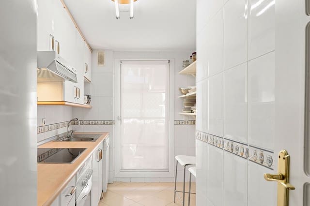 2 makuuhuone Huoneisto myytävänä paikassa Nueva Andalucia, Marbella - 475 000 € (Ref: 9456029)