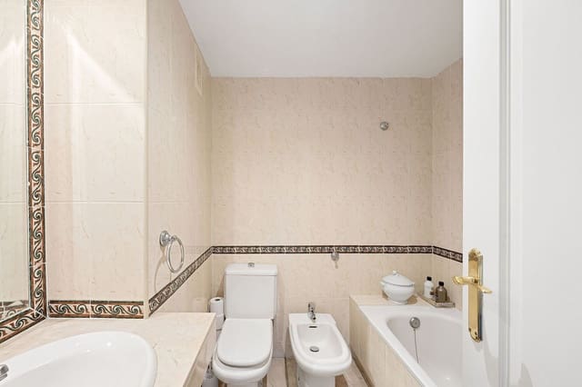 2 makuuhuone Huoneisto myytävänä paikassa Nueva Andalucia, Marbella - 475 000 € (Ref: 9456029)