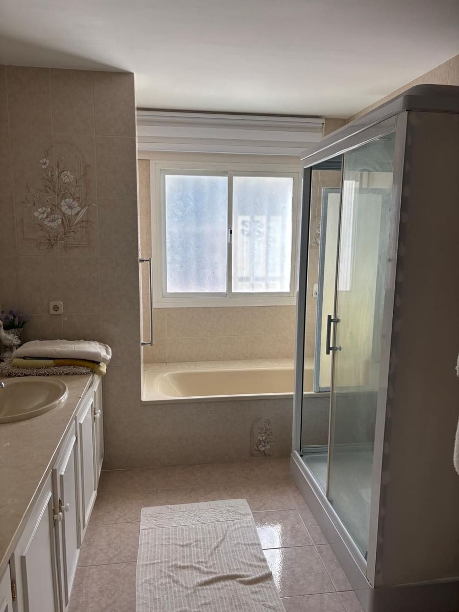 4 soveværelse Villa til salg i El Paraiso - € 1.650.000 (Ref: 9456036)