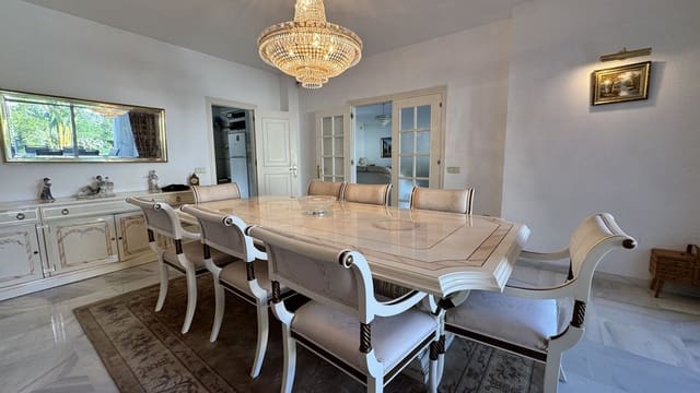 4 soveværelse Villa til salg i El Paraiso, Estepona - € 1.650.000 (Ref: 9456036)