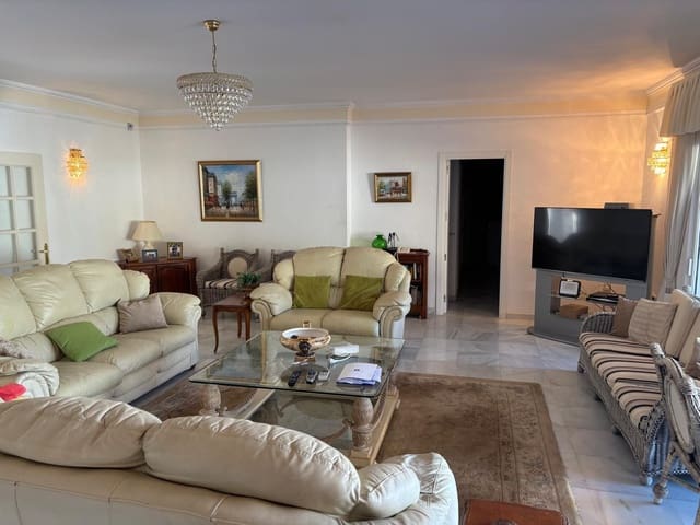 4 soveværelse Villa til salg i El Paraiso, Estepona - € 1.650.000 (Ref: 9456036)
