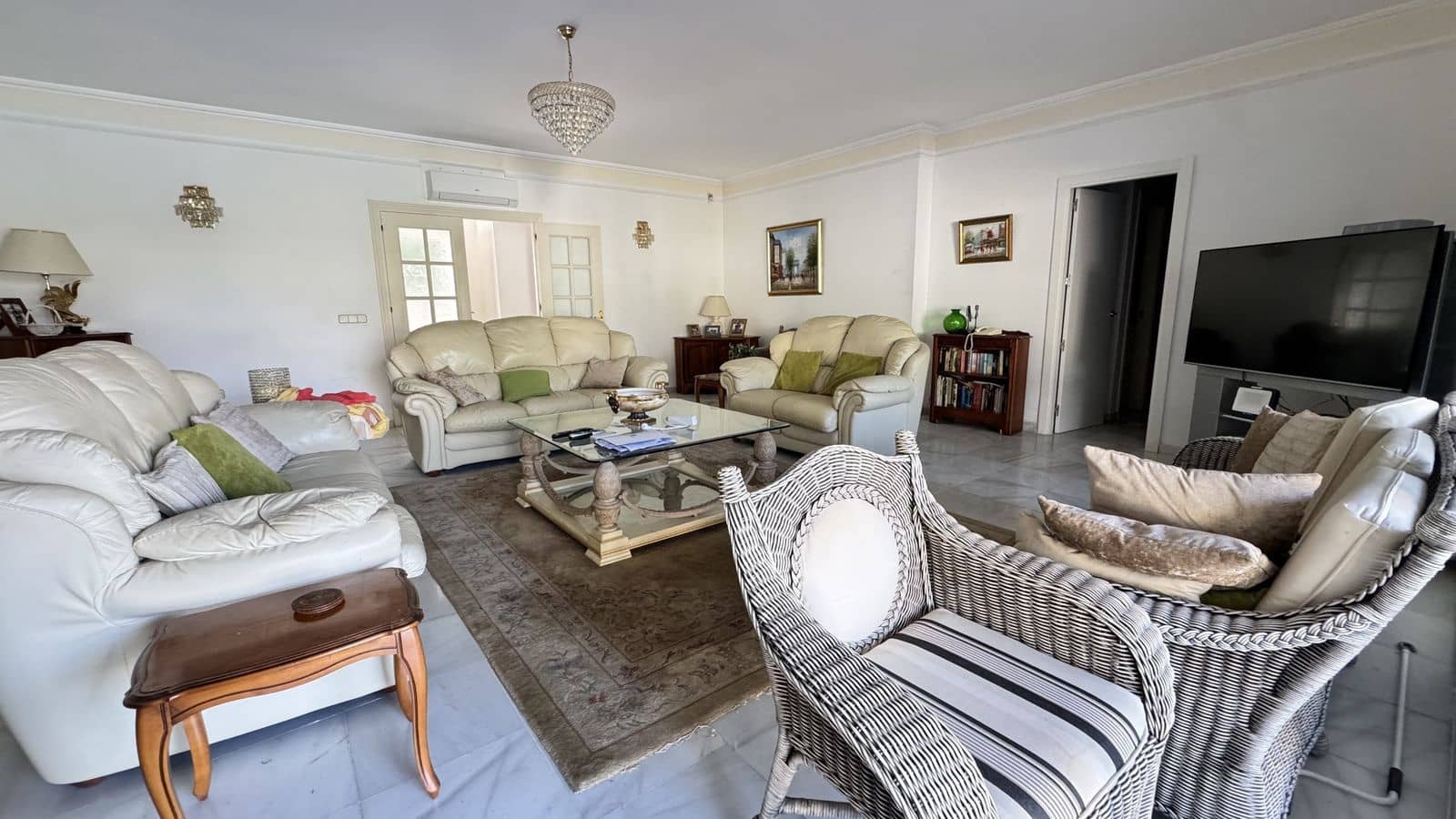 4 soveværelse Villa til salg i El Paraiso - € 1.650.000 (Ref: 9456036)