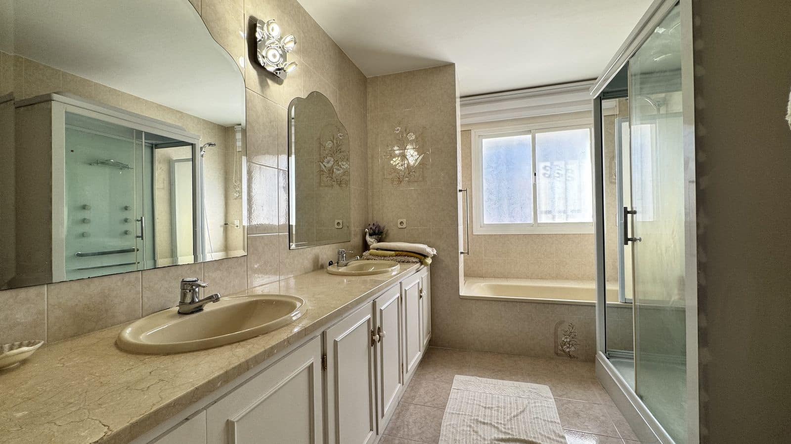 4 soveværelse Villa til salg i El Paraiso - € 1.650.000 (Ref: 9456036)