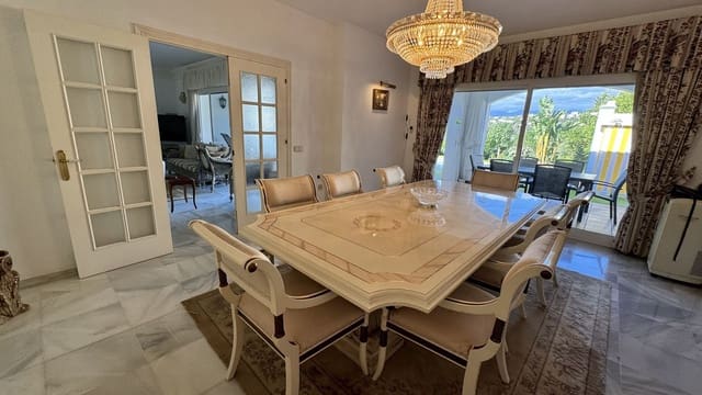 4 soveværelse Villa til salg i El Paraiso, Estepona - € 1.650.000 (Ref: 9456036)