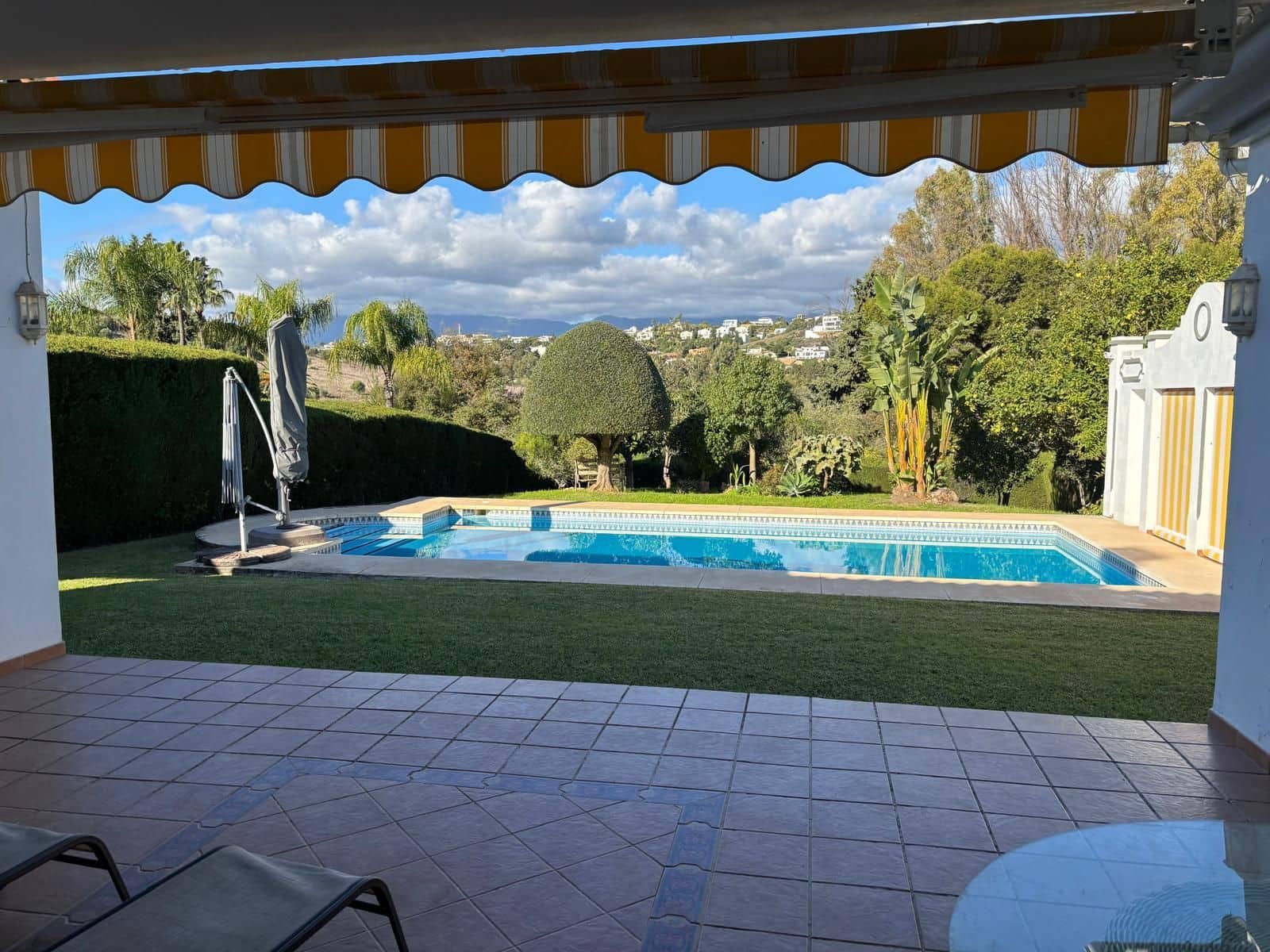 4 soveværelse Villa til salg i El Paraiso - € 1.650.000 (Ref: 9456036)