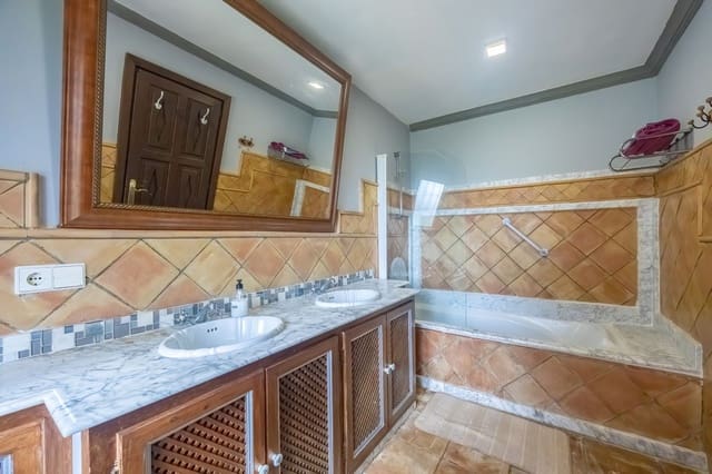 5 makuuhuone Huvila myytävänä paikassa Nueva Andalucia, Marbella - 2 290 000 € (Ref: 9456042)