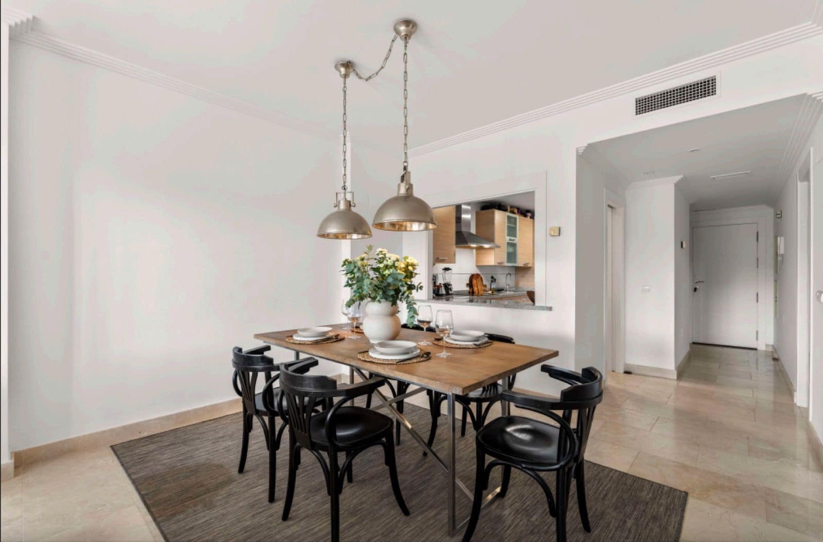 2 bedroom Apartment for sale in Benahavis - € 583,000 (Ref: 9456060)