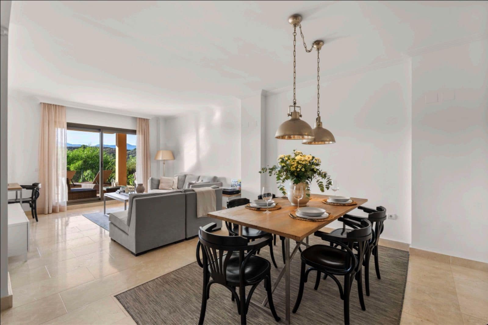 2 bedroom Apartment for sale in Benahavis - € 583,000 (Ref: 9456060)