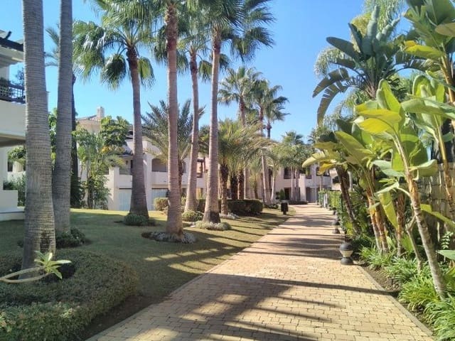 2 bedroom Apartment for sale in Nueva Andalucia, Marbella - € 750,000 (Ref: 9456063)