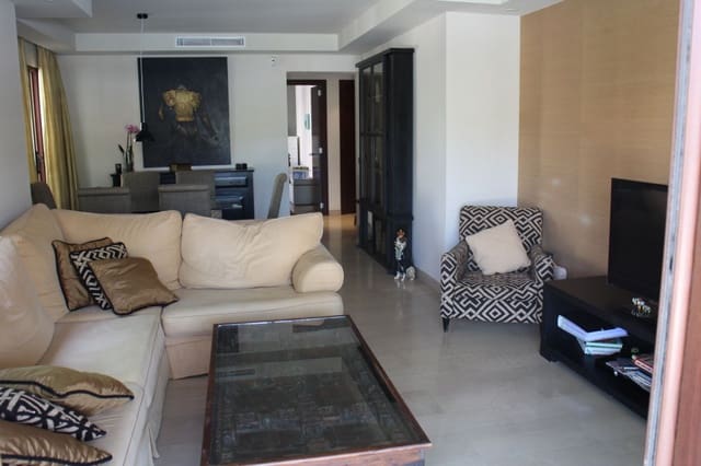 2 bedroom Apartment for sale in Nueva Andalucia, Marbella - € 750,000 (Ref: 9456063)