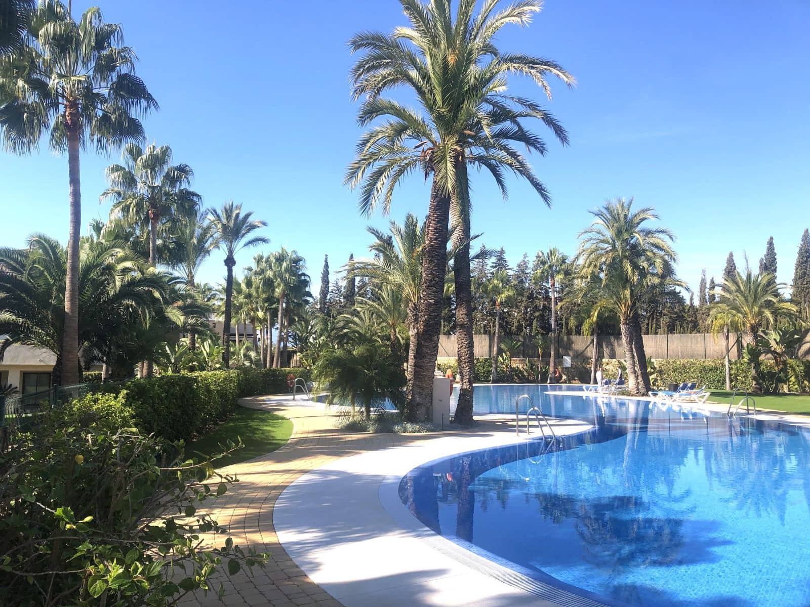 2 bedroom Apartment for sale in Nueva Andalucia - € 750,000 (Ref: 9456063)