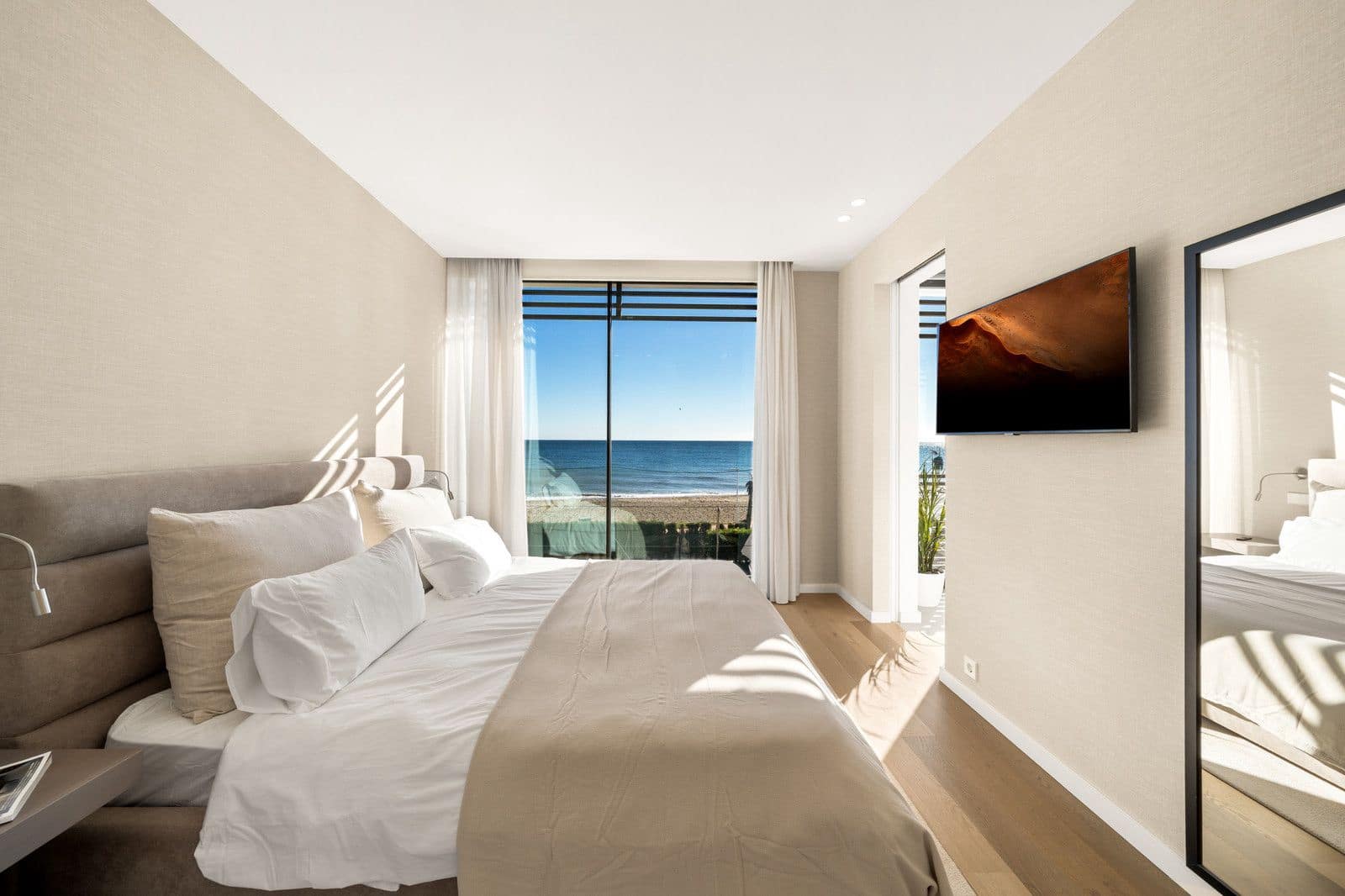 5 bedroom Villa for sale in Estepona - € 6,200,000 (Ref: 9456064)