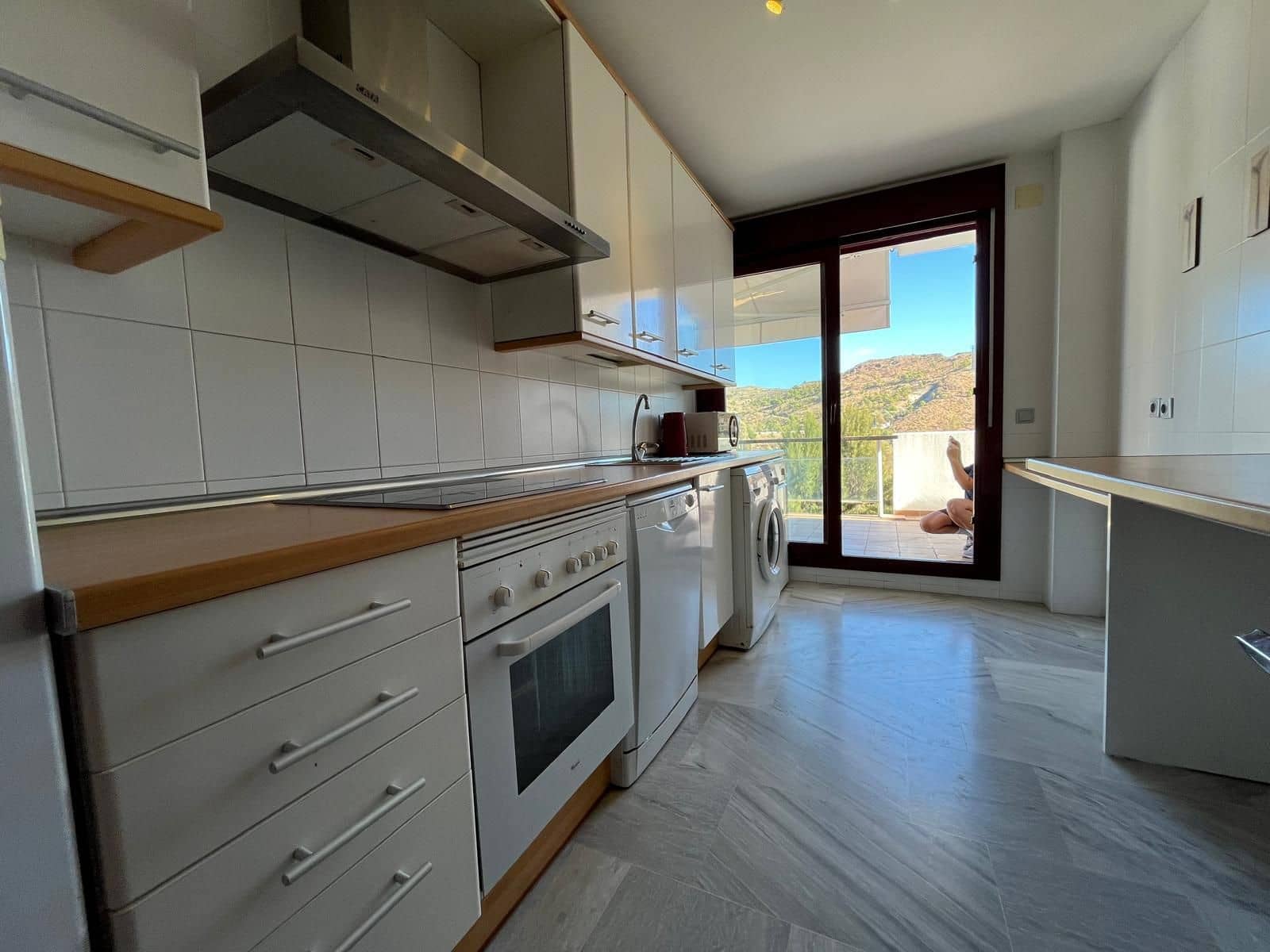 2 bedroom Apartment for sale in Benahavis - € 260,000 (Ref: 9456065)