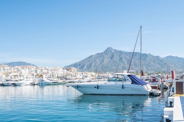 3 bedroom Penthouse for sale in Puerto Banus, Marbella - € 1,900,000 (Ref: 9456069)