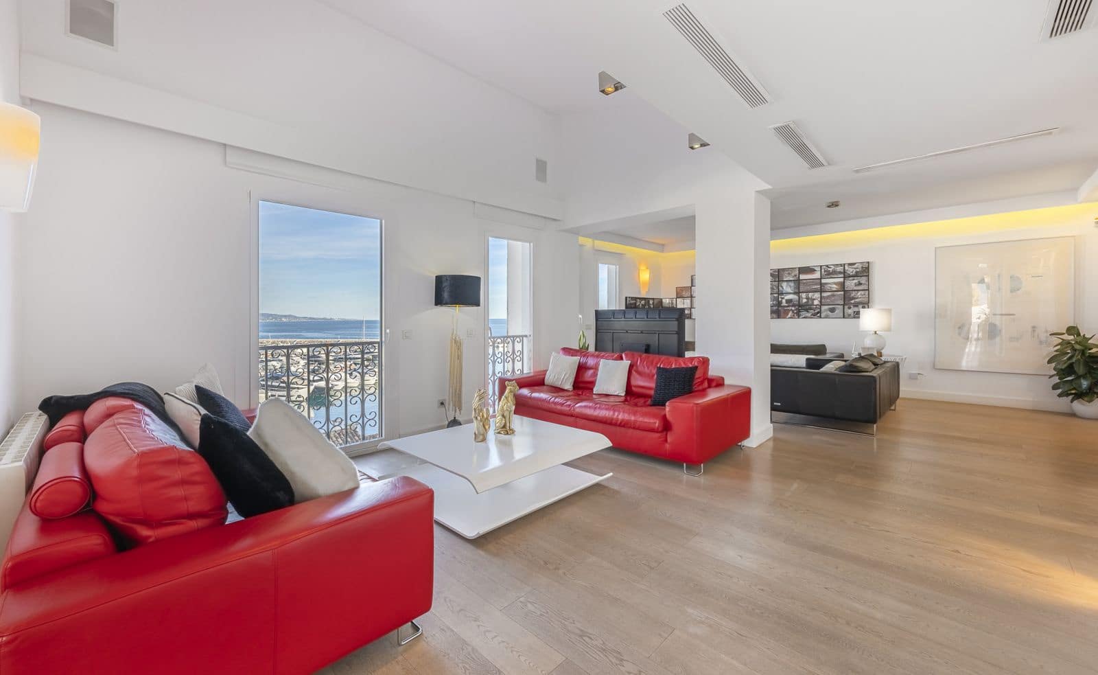 3 bedroom Penthouse for sale in Puerto Banus - € 1,900,000 (Ref: 9456069)
