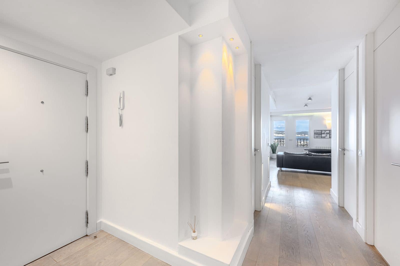 3 bedroom Penthouse for sale in Puerto Banus - € 1,900,000 (Ref: 9456069)