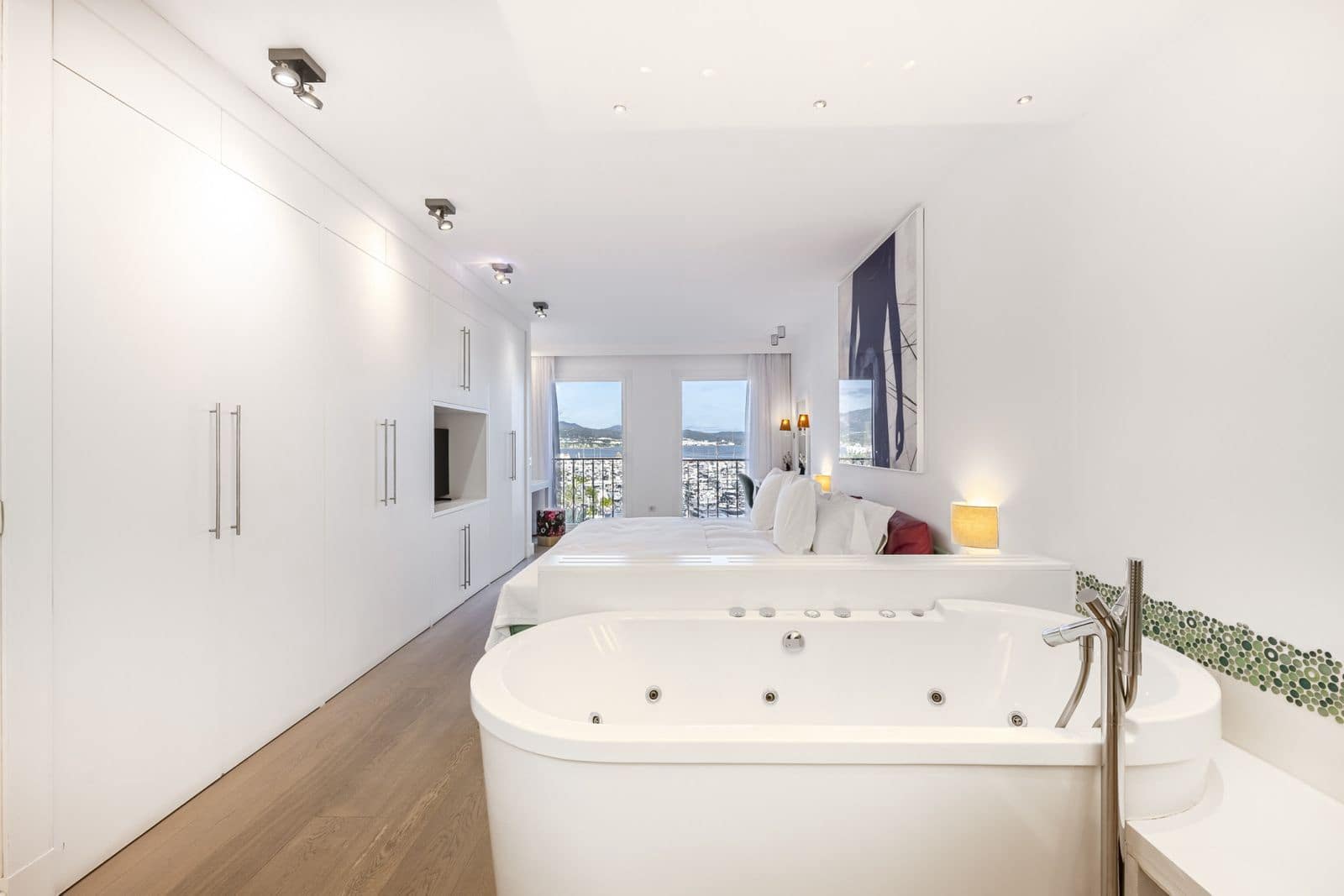 3 bedroom Penthouse for sale in Puerto Banus - € 1,900,000 (Ref: 9456069)