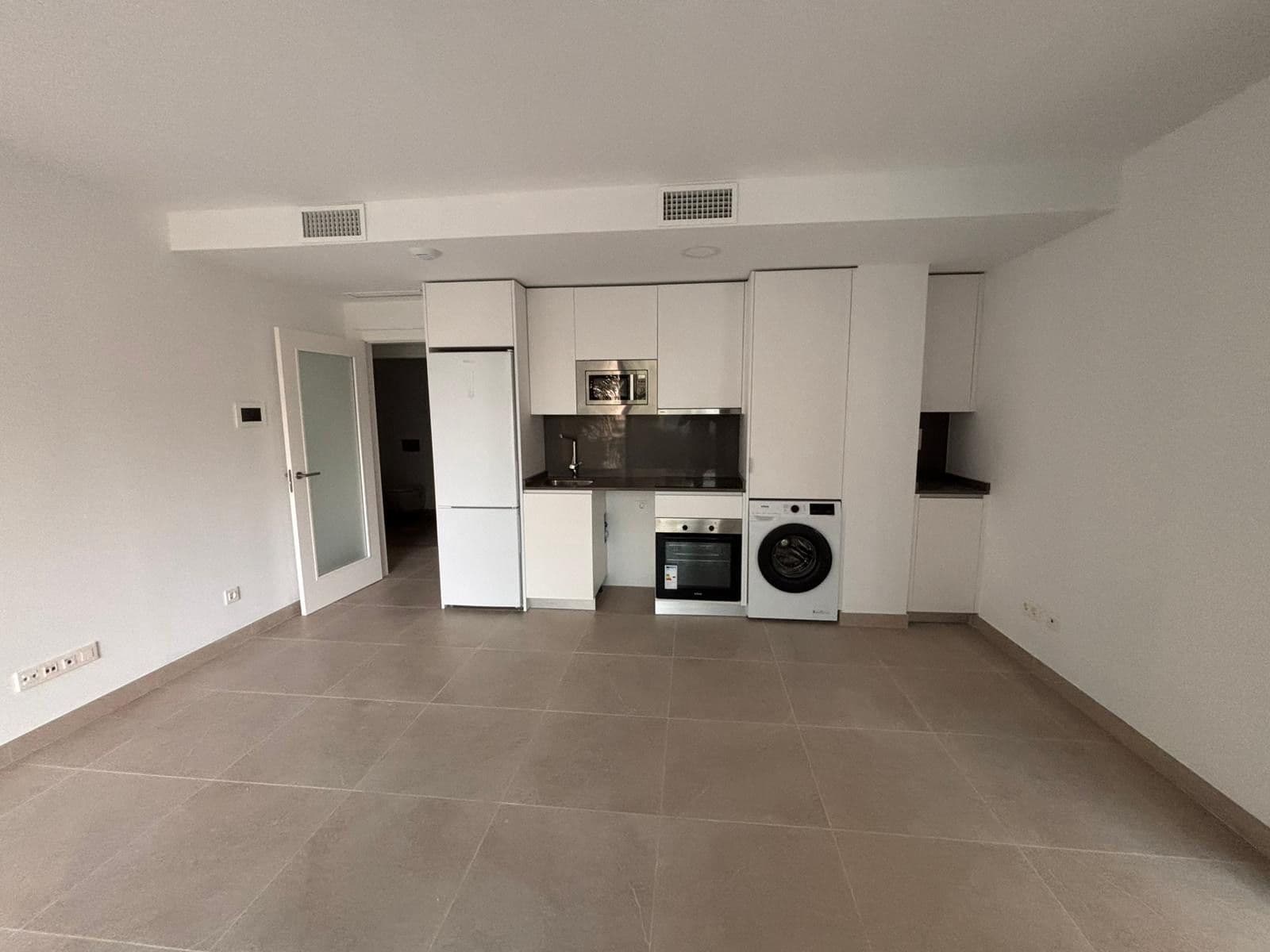 2 bedroom Apartment for sale in Estepona - € 450,000 (Ref: 9456070)