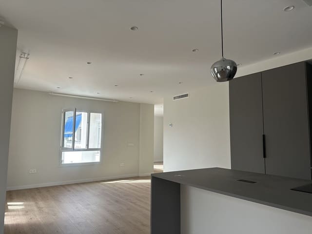 Apartamento de 4 habitaciones en San Pedro de Alcantara, Marbella en venta - 1.270.000 € (Ref: 9456074)