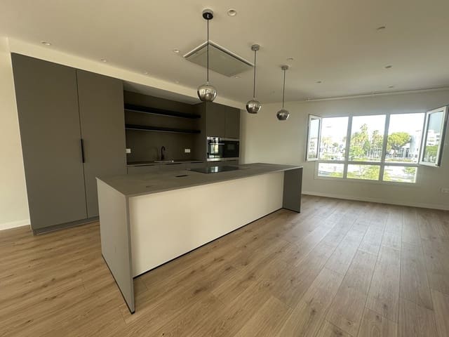 Apartamento de 4 habitaciones en San Pedro de Alcantara, Marbella en venta - 1.270.000 € (Ref: 9456074)