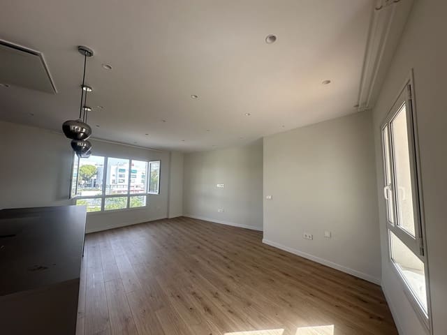 Apartamento de 4 habitaciones en San Pedro de Alcantara, Marbella en venta - 1.270.000 € (Ref: 9456074)