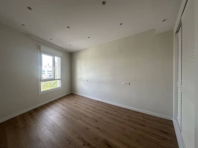 Apartamento de 4 habitaciones en San Pedro de Alcantara, Marbella en venta - 1.270.000 € (Ref: 9456074)