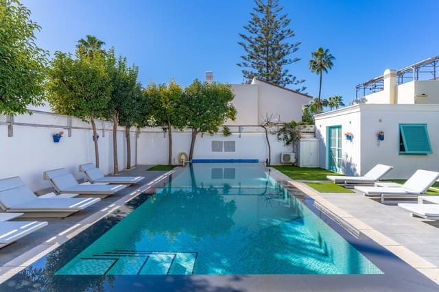 5 soverom Villa til salgs i Estepona - € 1 295 000 (Ref: 9456076)