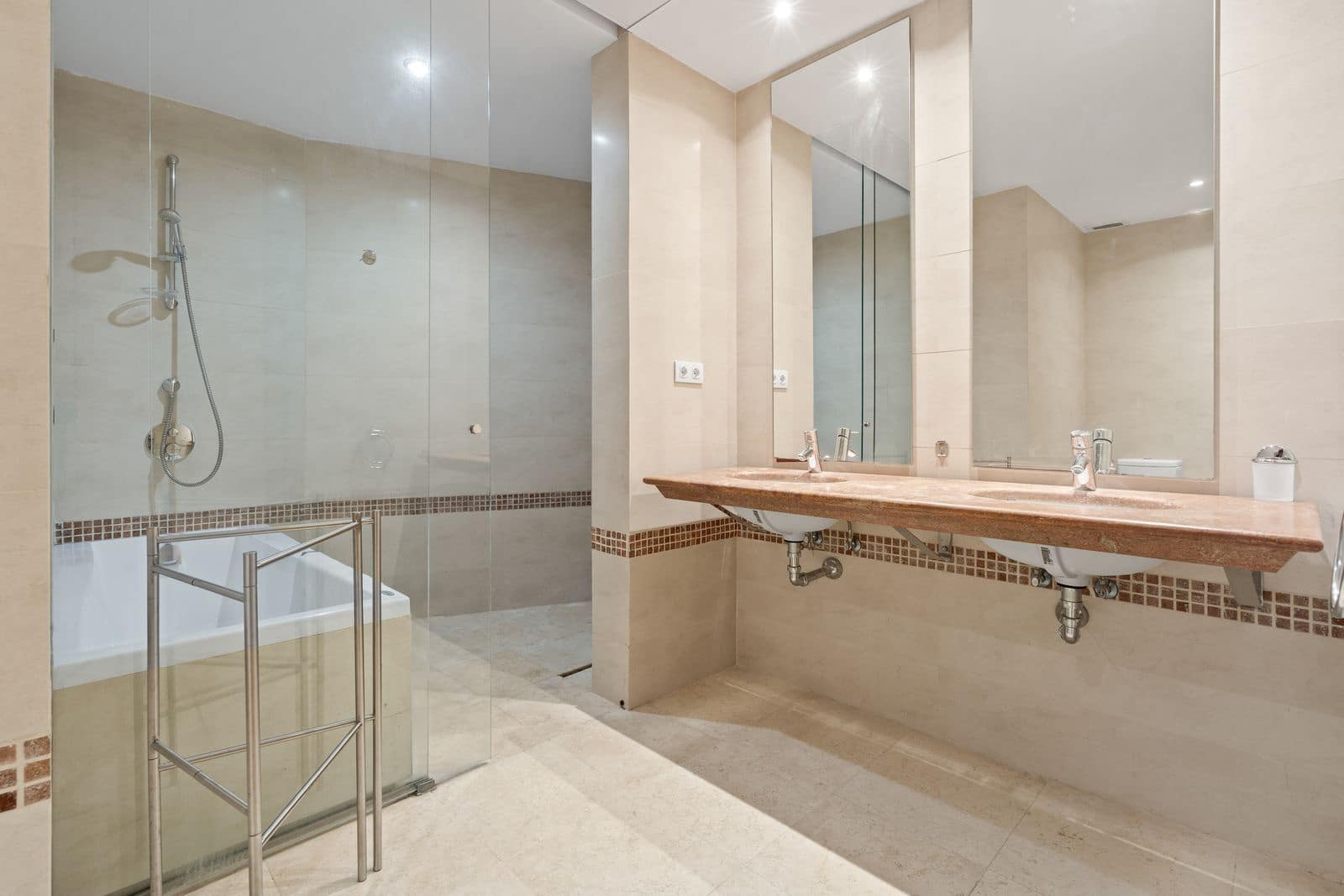 3 quarto Apartamento para venda em Sotogrande - 900 000 € (Ref: 9456090)