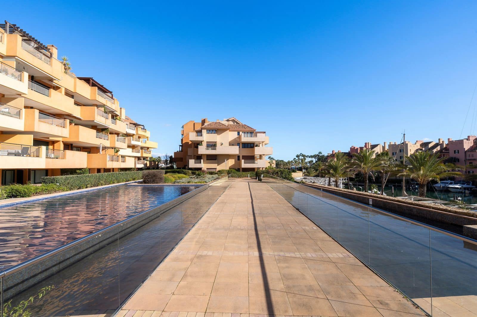 3 quarto Apartamento para venda em Sotogrande - 900 000 € (Ref: 9456090)