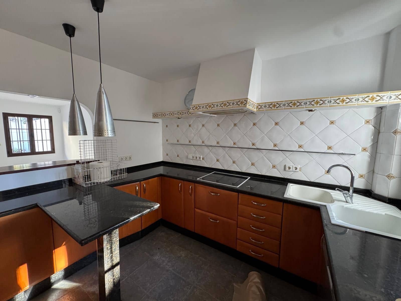 4 makuuhuone Omakotitalo myytävänä paikassa Marbella - 1 050 000 € (Ref: 9456096)