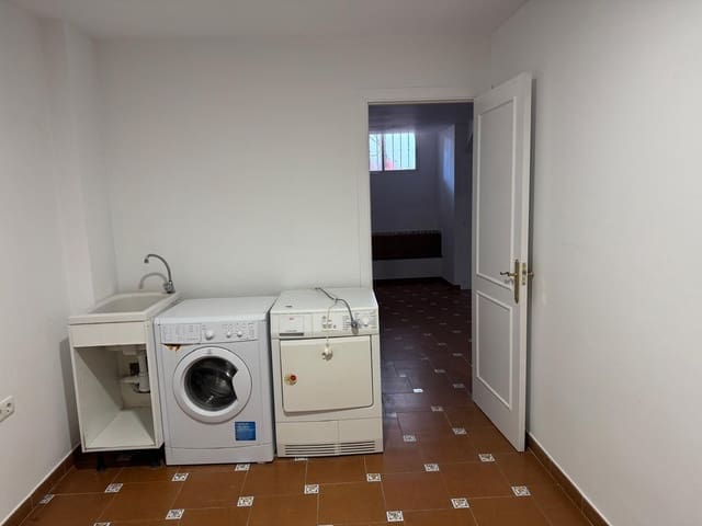 4 makuuhuone Omakotitalo myytävänä paikassa Marbella - 1 050 000 € (Ref: 9456096)