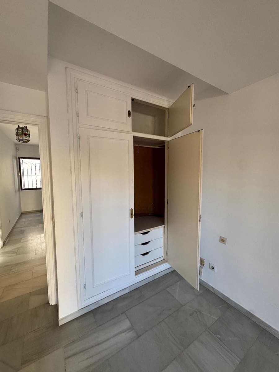 4 makuuhuone Omakotitalo myytävänä paikassa Marbella - 1 050 000 € (Ref: 9456096)