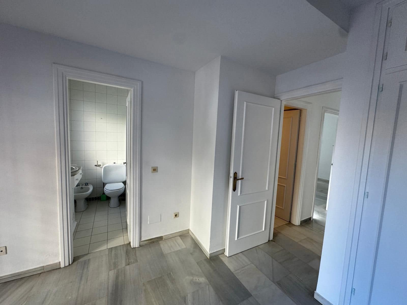 4 makuuhuone Omakotitalo myytävänä paikassa Marbella - 1 050 000 € (Ref: 9456096)