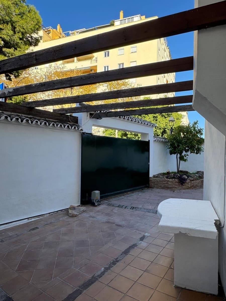 4 makuuhuone Omakotitalo myytävänä paikassa Marbella - 1 050 000 € (Ref: 9456096)