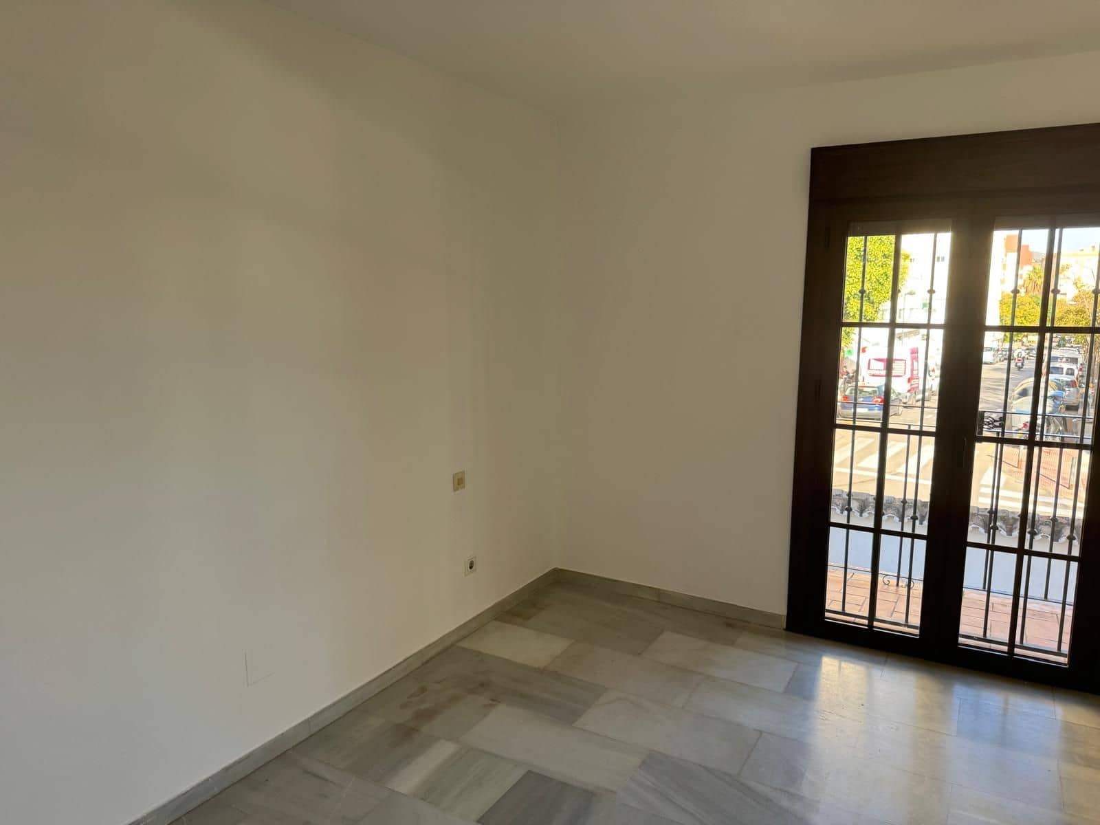 4 makuuhuone Omakotitalo myytävänä paikassa Marbella - 1 050 000 € (Ref: 9456096)