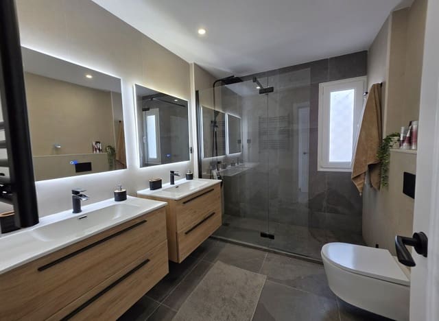 3 bedroom Apartment for sale in Nueva Andalucia, Marbella - € 749,000 (Ref: 9456098)