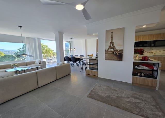 3 bedroom Apartment for sale in Nueva Andalucia, Marbella - € 749,000 (Ref: 9456098)