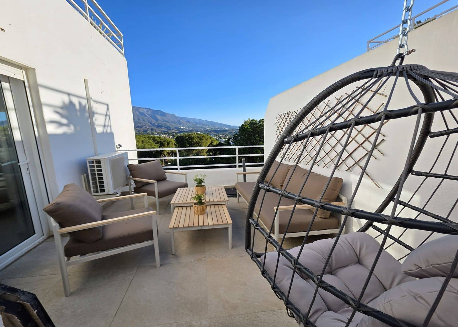 3 bedroom Apartment for sale in Nueva Andalucia - € 749,000 (Ref: 9456098)