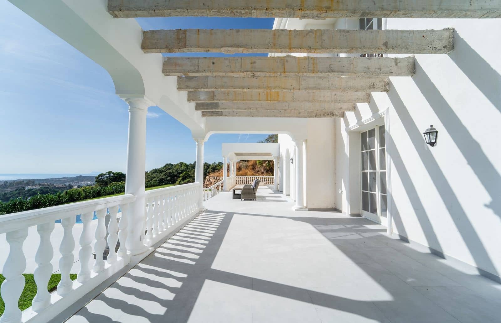 6 bedroom Villa for sale in Benahavis - € 3,700,000 (Ref: 9456103)