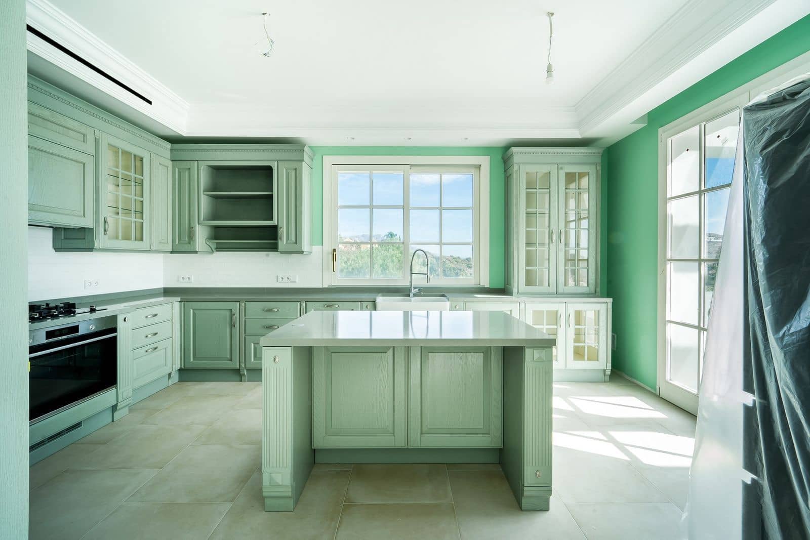 6 bedroom Villa for sale in Benahavis - € 3,700,000 (Ref: 9456103)